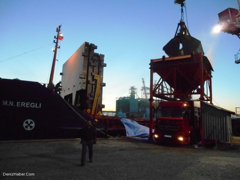 Ukrayna’dan Hopa Liman&#039;ına Pancar Küspesi Geldi